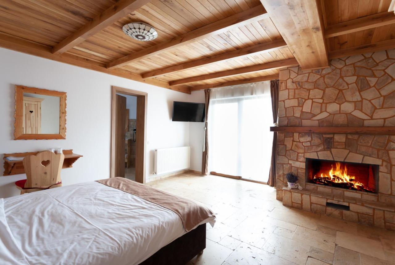 Casa Belcin Spa&Retreat Buşteni エクステリア 写真